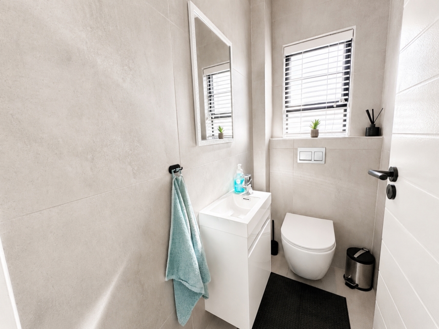 4 Bedroom Property for Sale in Sandown Western Cape
